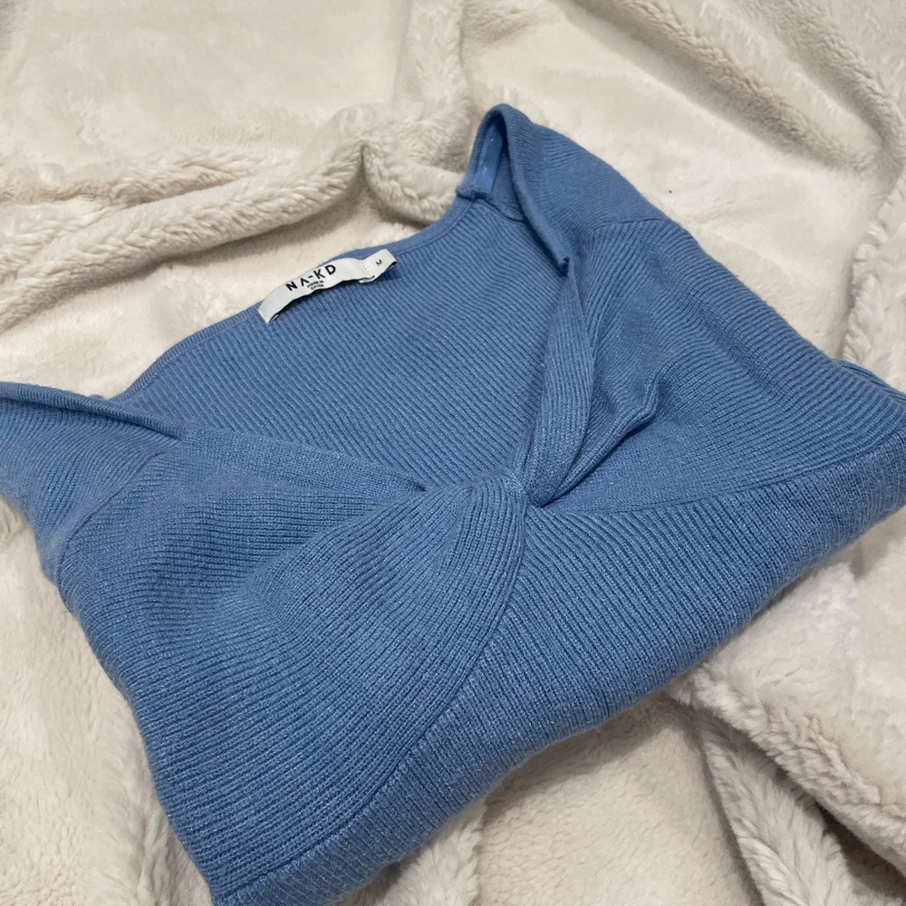 Blue playful/romantic crop top ๐๐ฆ - Picture 2 of 9